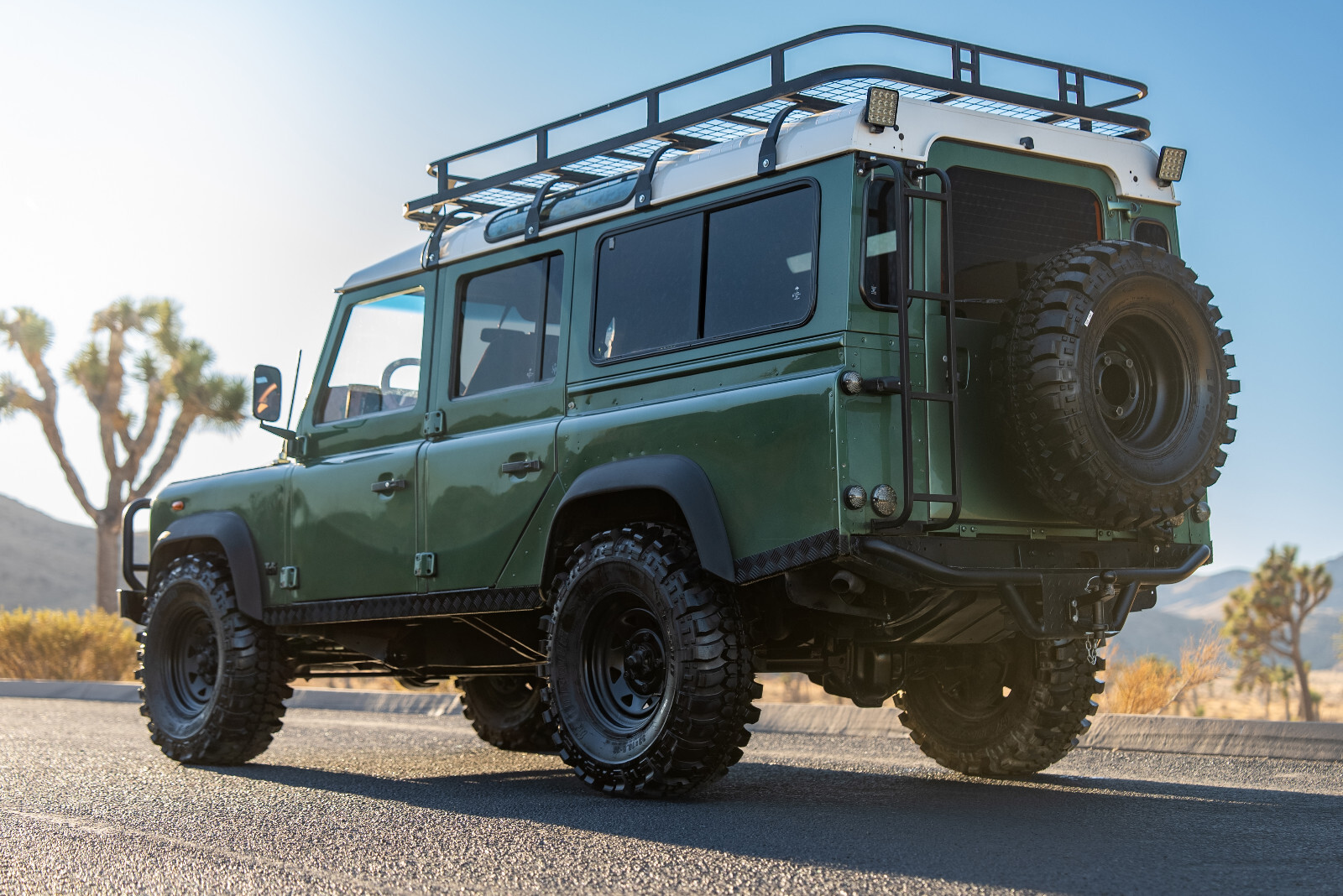 Land-Rover-Defender-1995-17