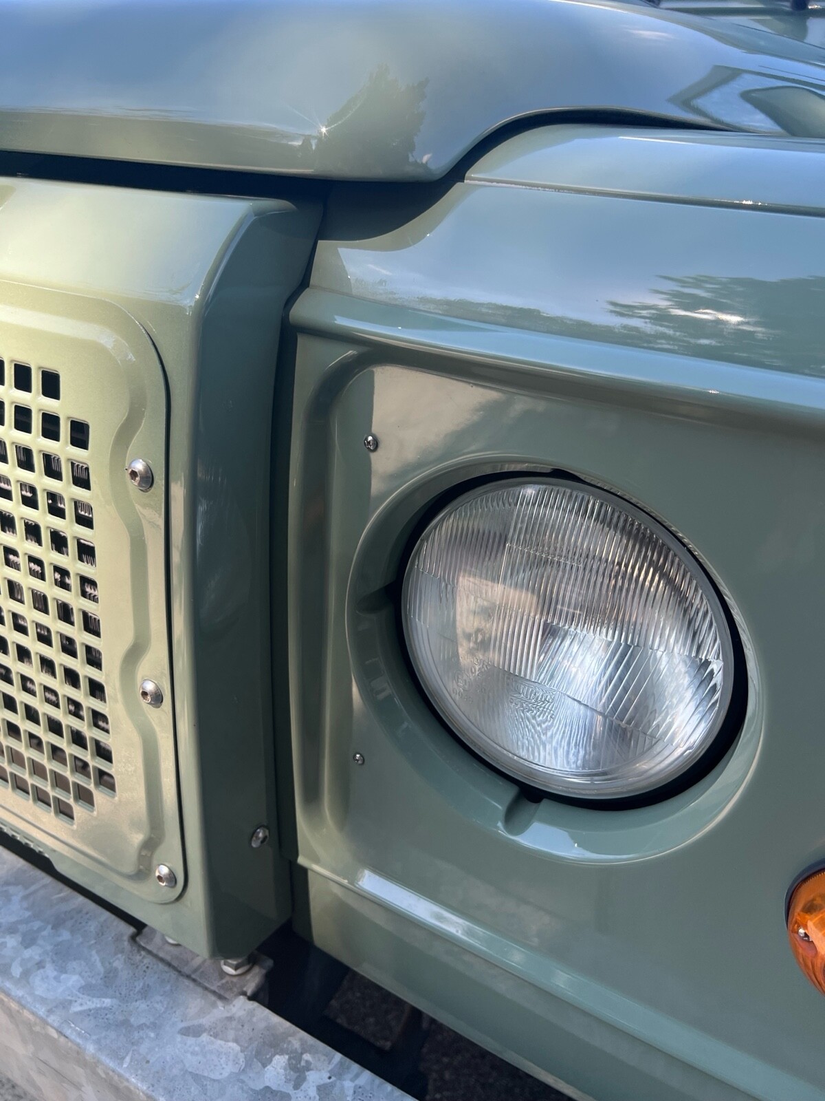 Land-Rover-Defender-1995-2