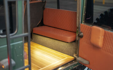 Land-Rover-Defender-1995-25