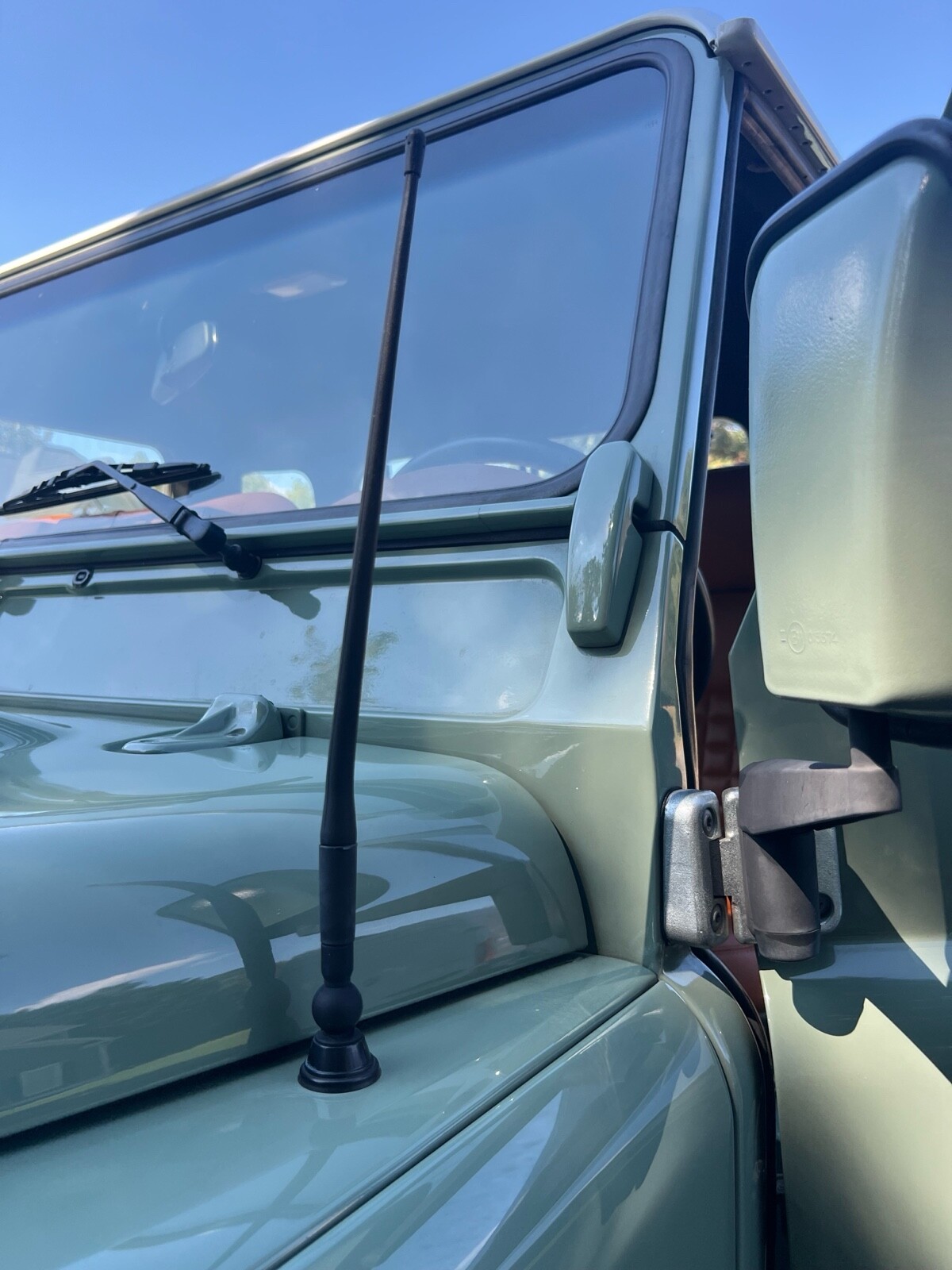 Land-Rover-Defender-1995-3