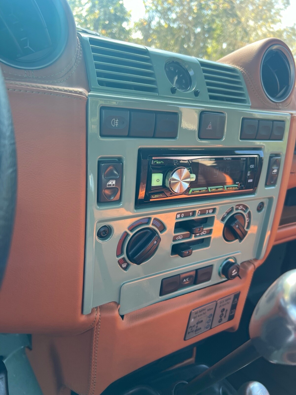 Land-Rover-Defender-1995-35