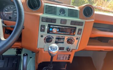 Land-Rover-Defender-1995-36