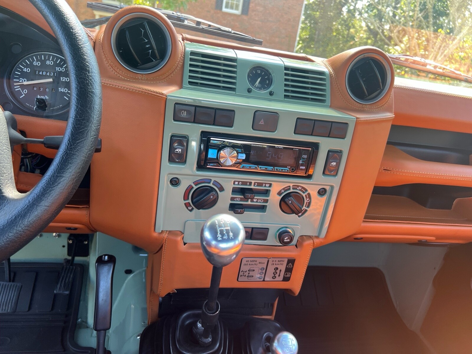 Land-Rover-Defender-1995-36