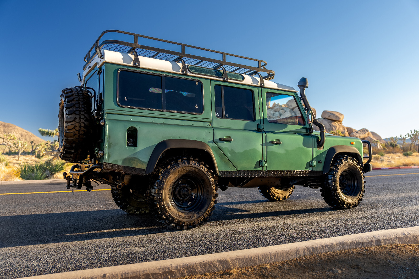 Land-Rover-Defender-1995-5