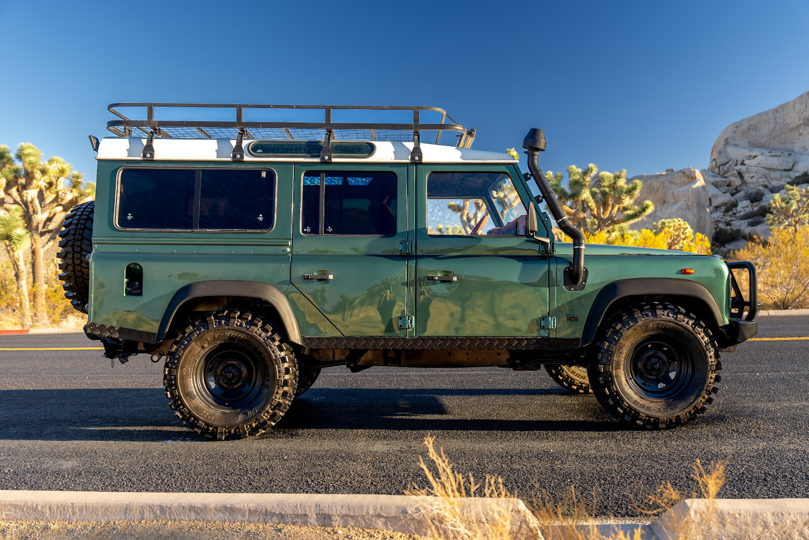 Land-Rover-Defender-1995-6