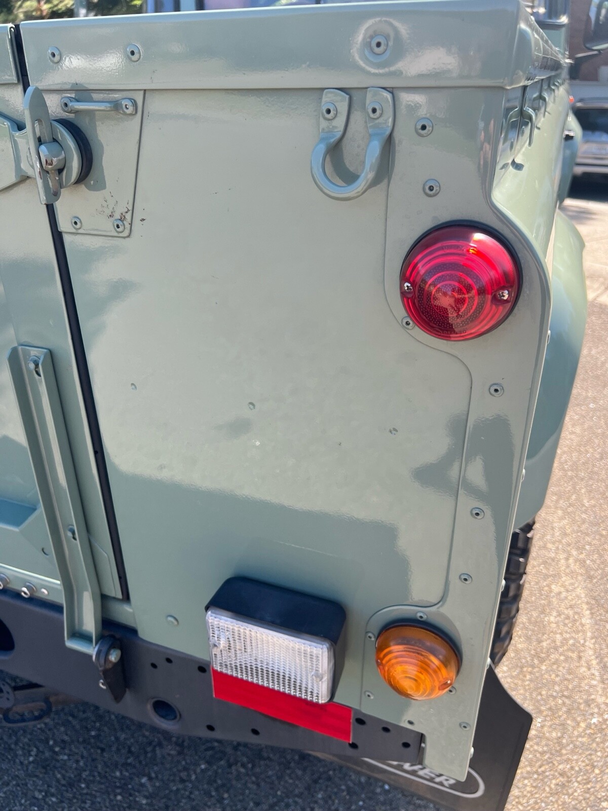 Land-Rover-Defender-1995-8
