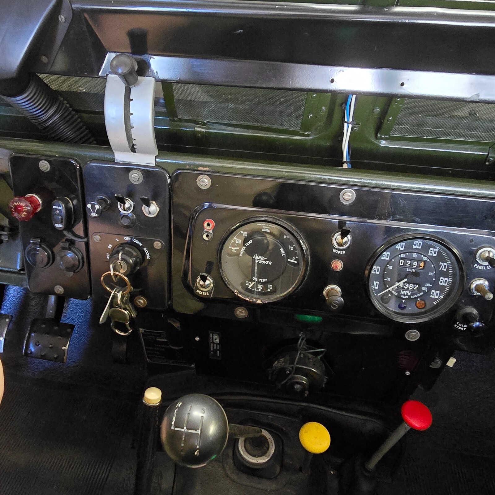 Land-Rover-LR4-1971-STATION-WAGON-10