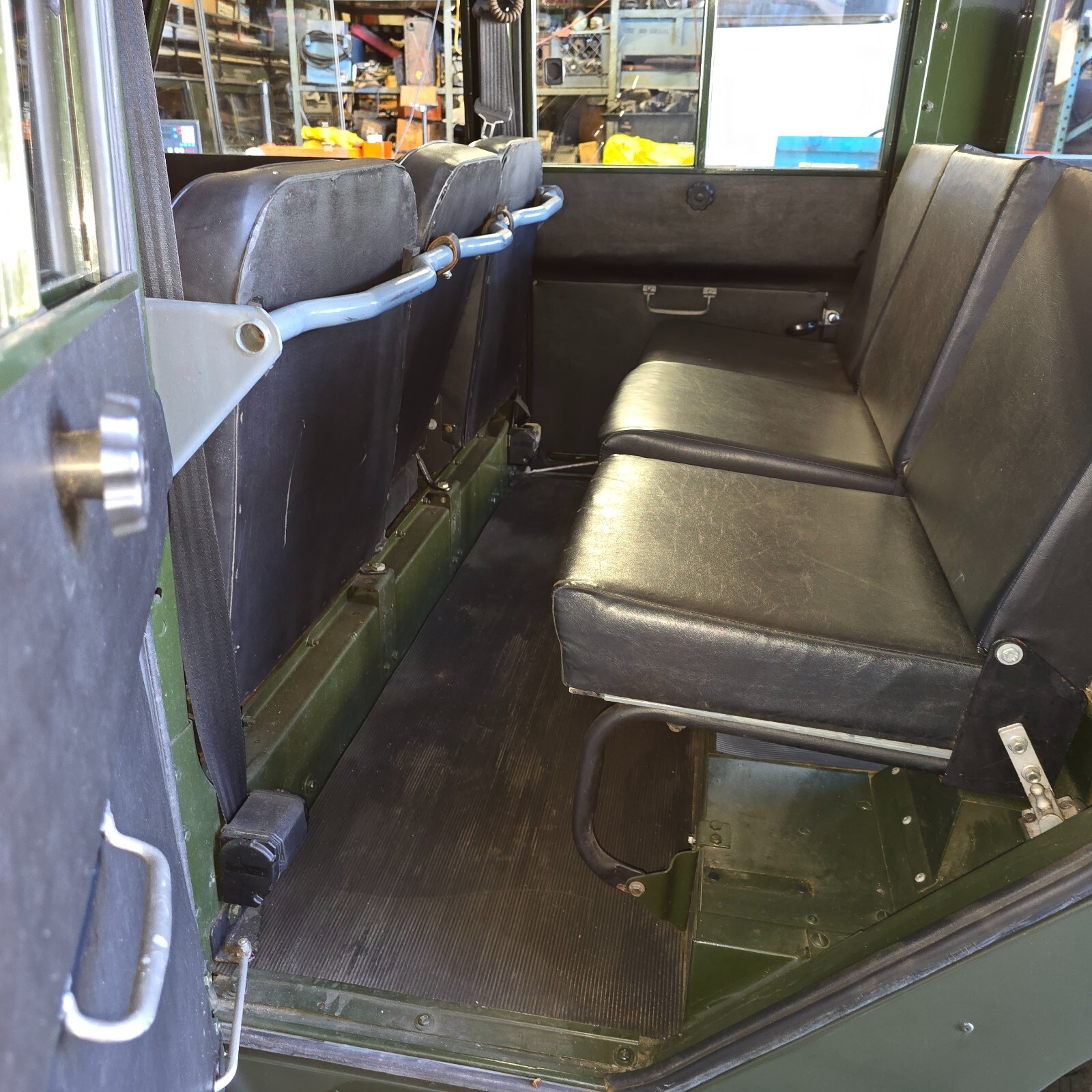 Land-Rover-LR4-1971-STATION-WAGON-14
