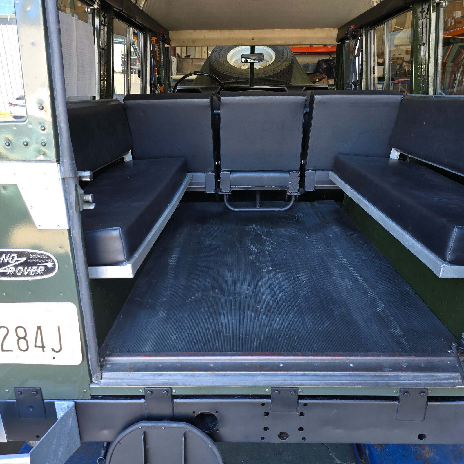 Land-Rover-LR4-1971-STATION-WAGON-15