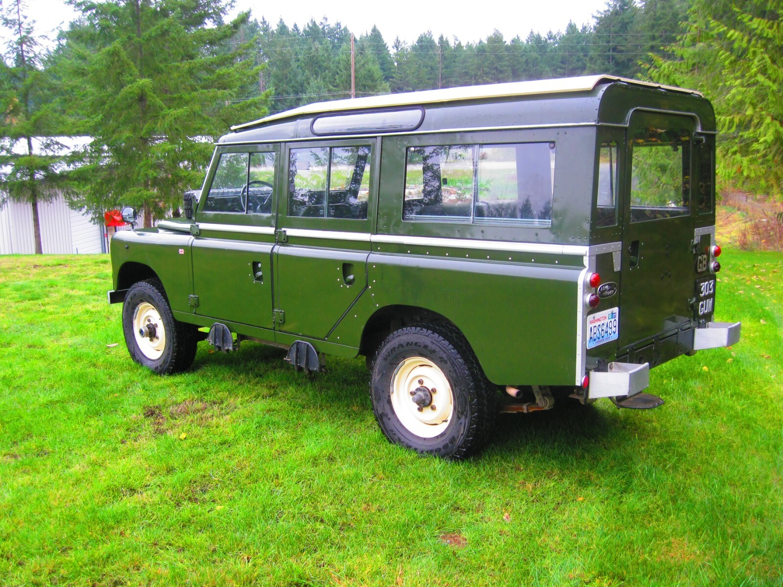 Land-Rover-LR4-1971-STATION-WAGON-2
