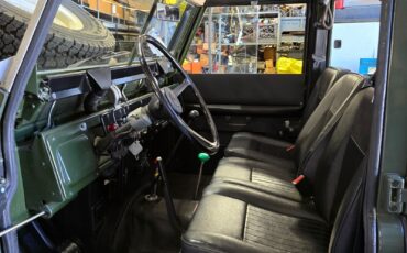 Land-Rover-LR4-1971-STATION-WAGON-7