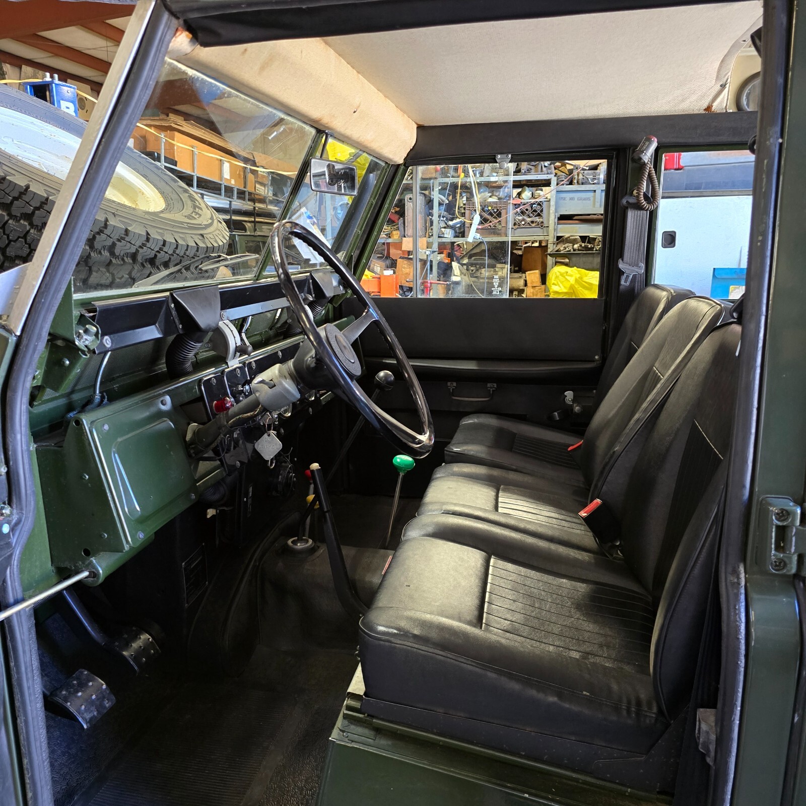 Land-Rover-LR4-1971-STATION-WAGON-7