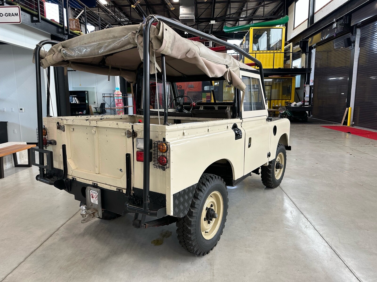Land-Rover-Series-II-1961-3