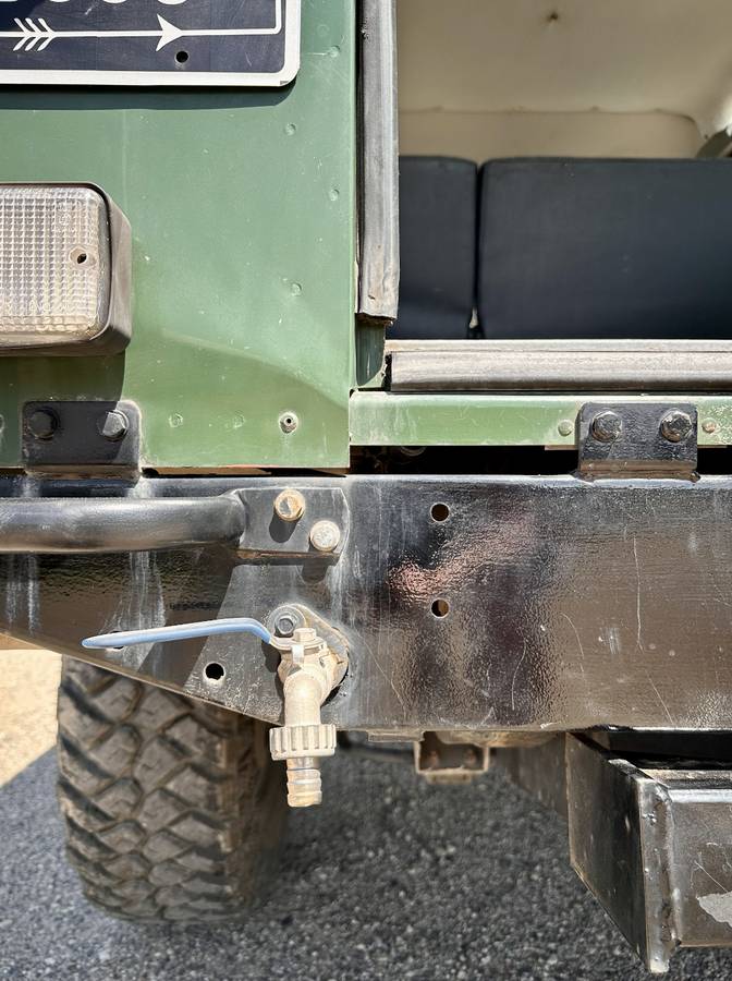Land-rover-Defender-110-diesel-1995-16