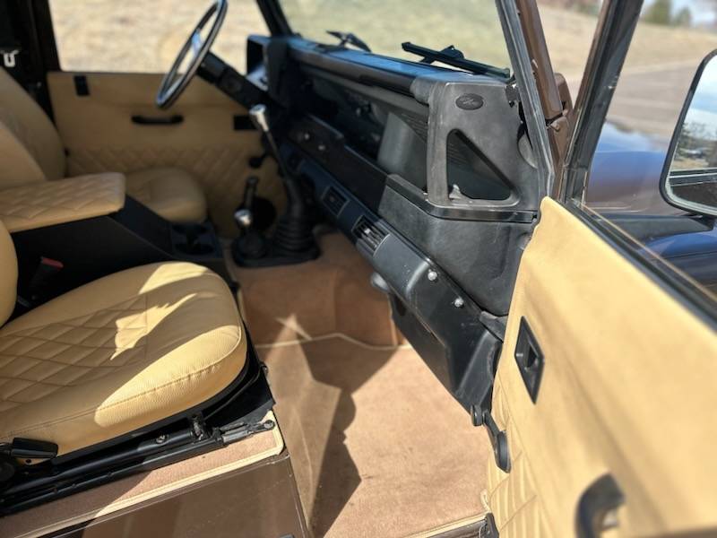 Land-rover-Defender-90-diesel-1993-brown-11