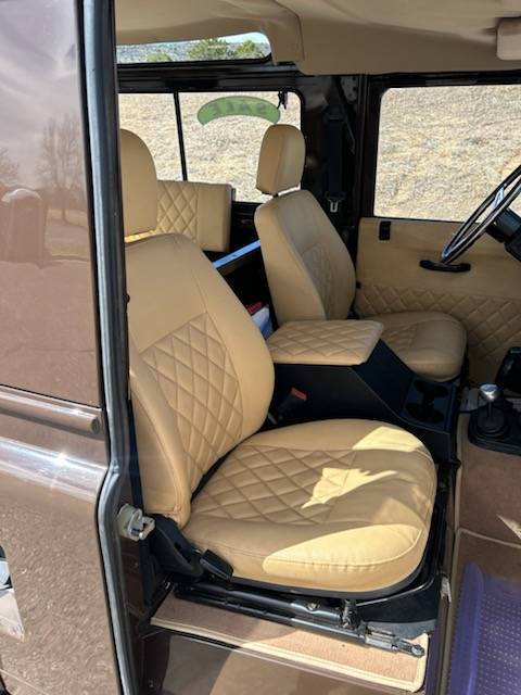 Land-rover-Defender-90-diesel-1993-brown-12