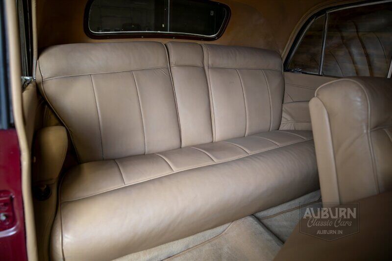 Lincoln-Continental-1941-12