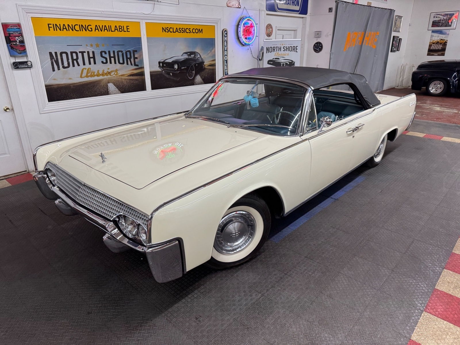 Lincoln-Continental-1961-4-Door-1