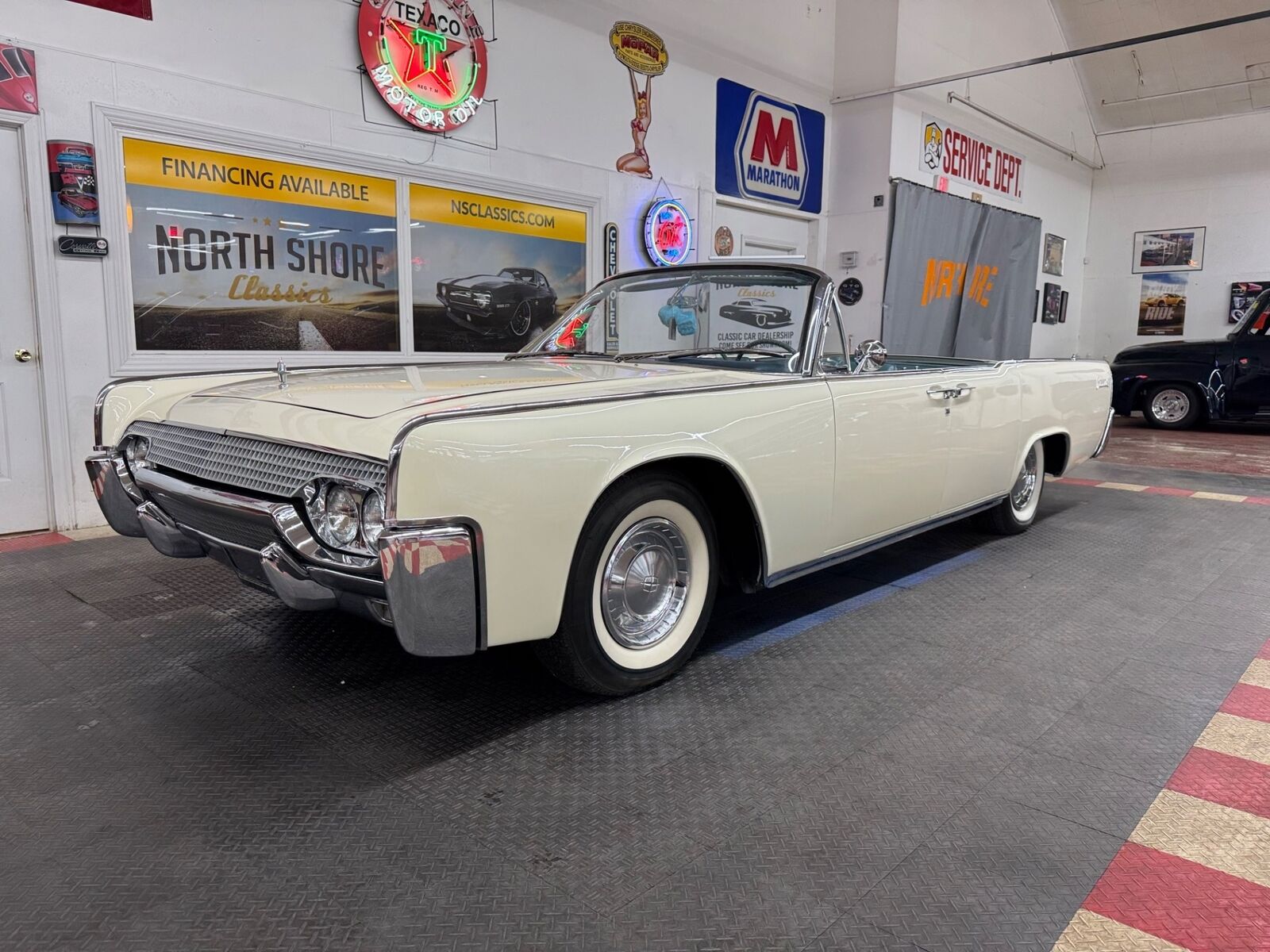 Lincoln-Continental-1961-4-Door-10