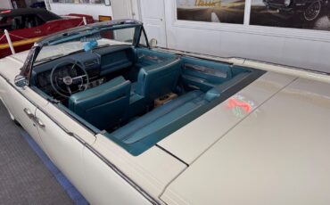 Lincoln-Continental-1961-4-Door-13