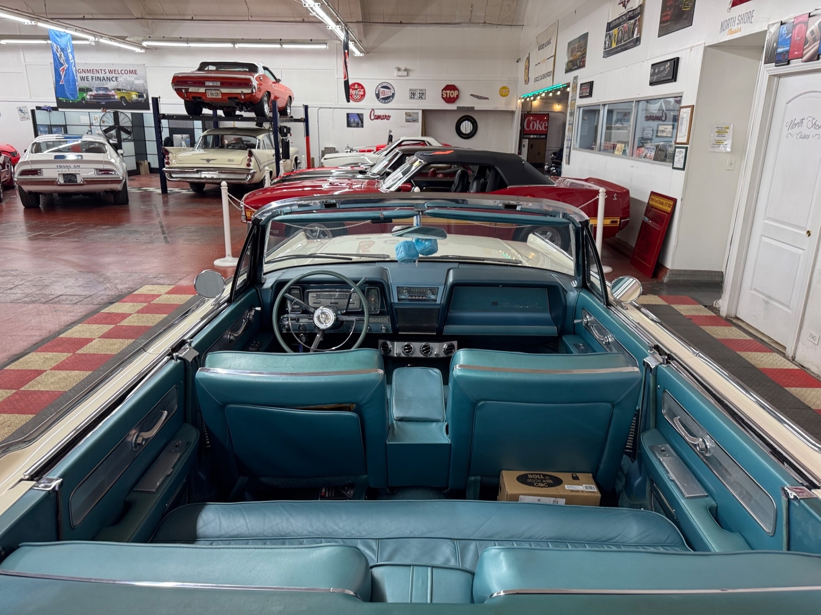 Lincoln-Continental-1961-4-Door-14