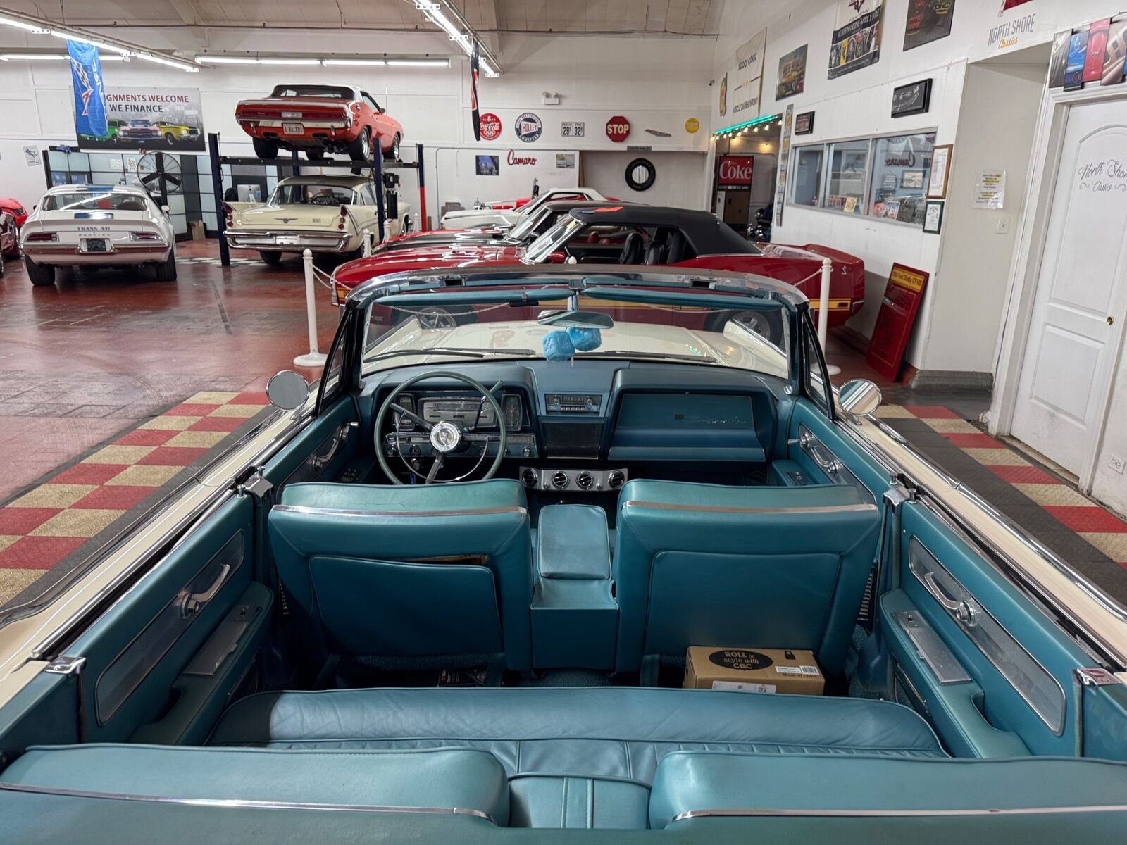 Lincoln-Continental-1961-4-Door-14