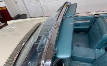 Lincoln-Continental-1961-4-Door-15