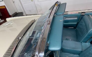 Lincoln-Continental-1961-4-Door-15