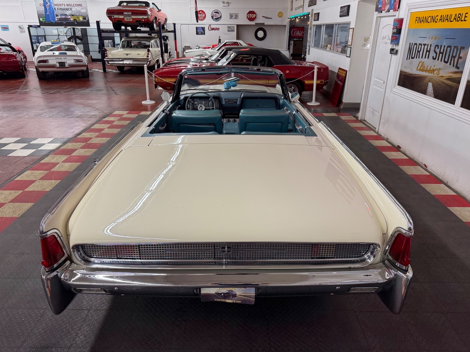 Lincoln-Continental-1961-4-Door-16