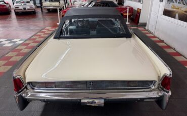 Lincoln-Continental-1961-4-Door-20