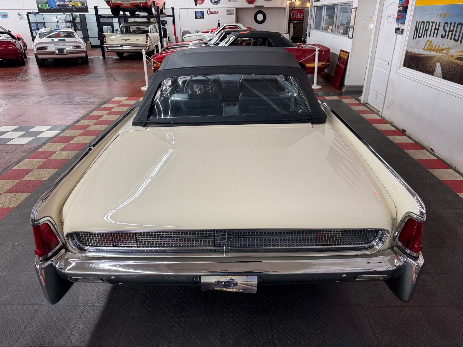Lincoln-Continental-1961-4-Door-20
