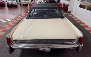 Lincoln-Continental-1961-4-Door-21