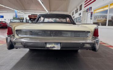 Lincoln-Continental-1961-4-Door-22
