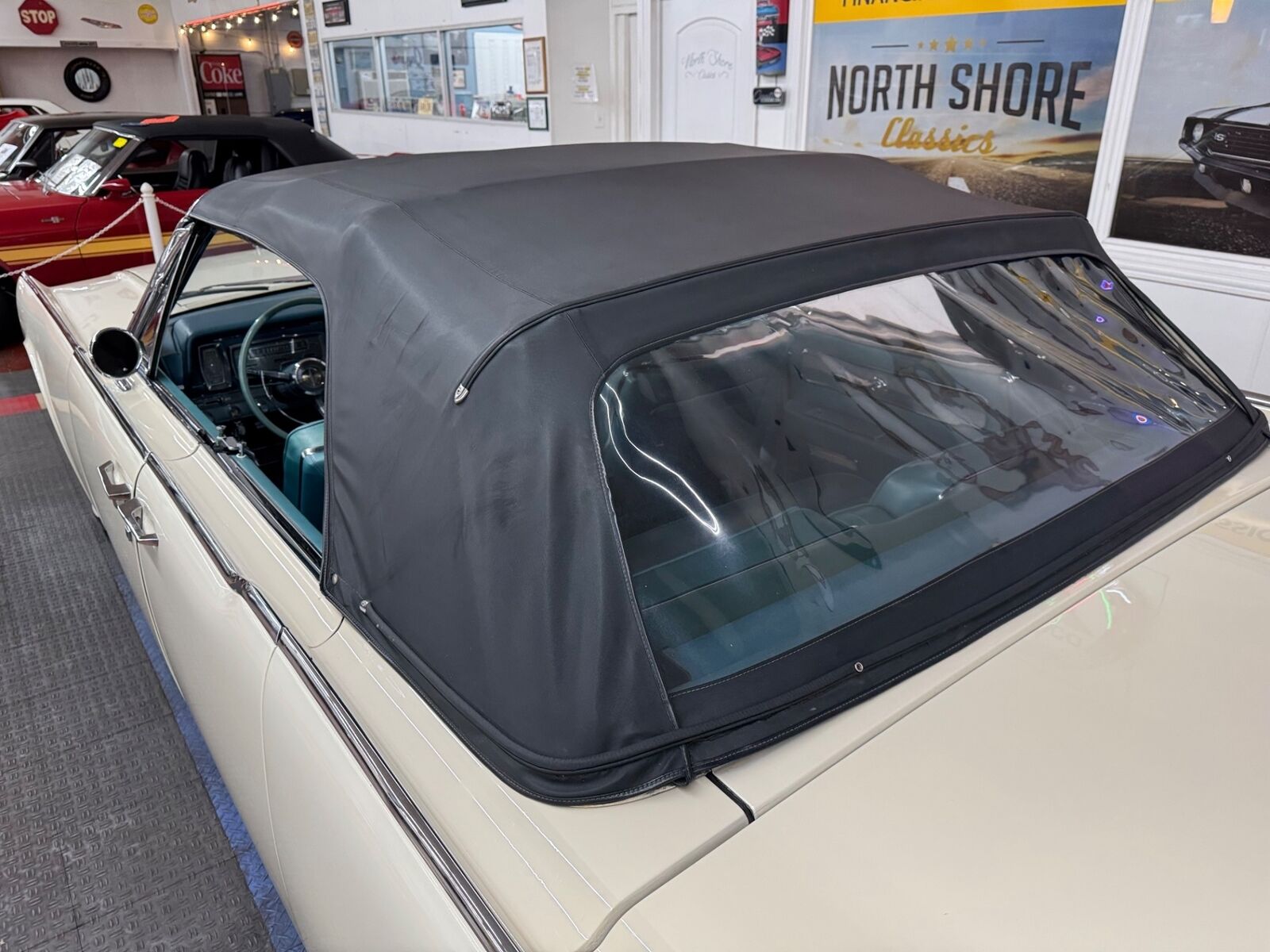 Lincoln-Continental-1961-4-Door-23