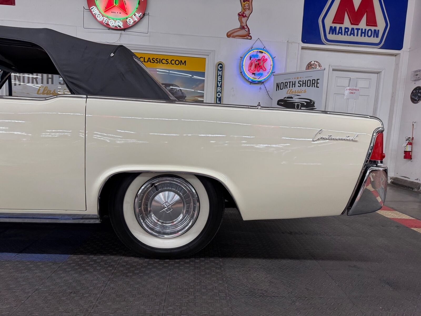 Lincoln-Continental-1961-4-Door-25