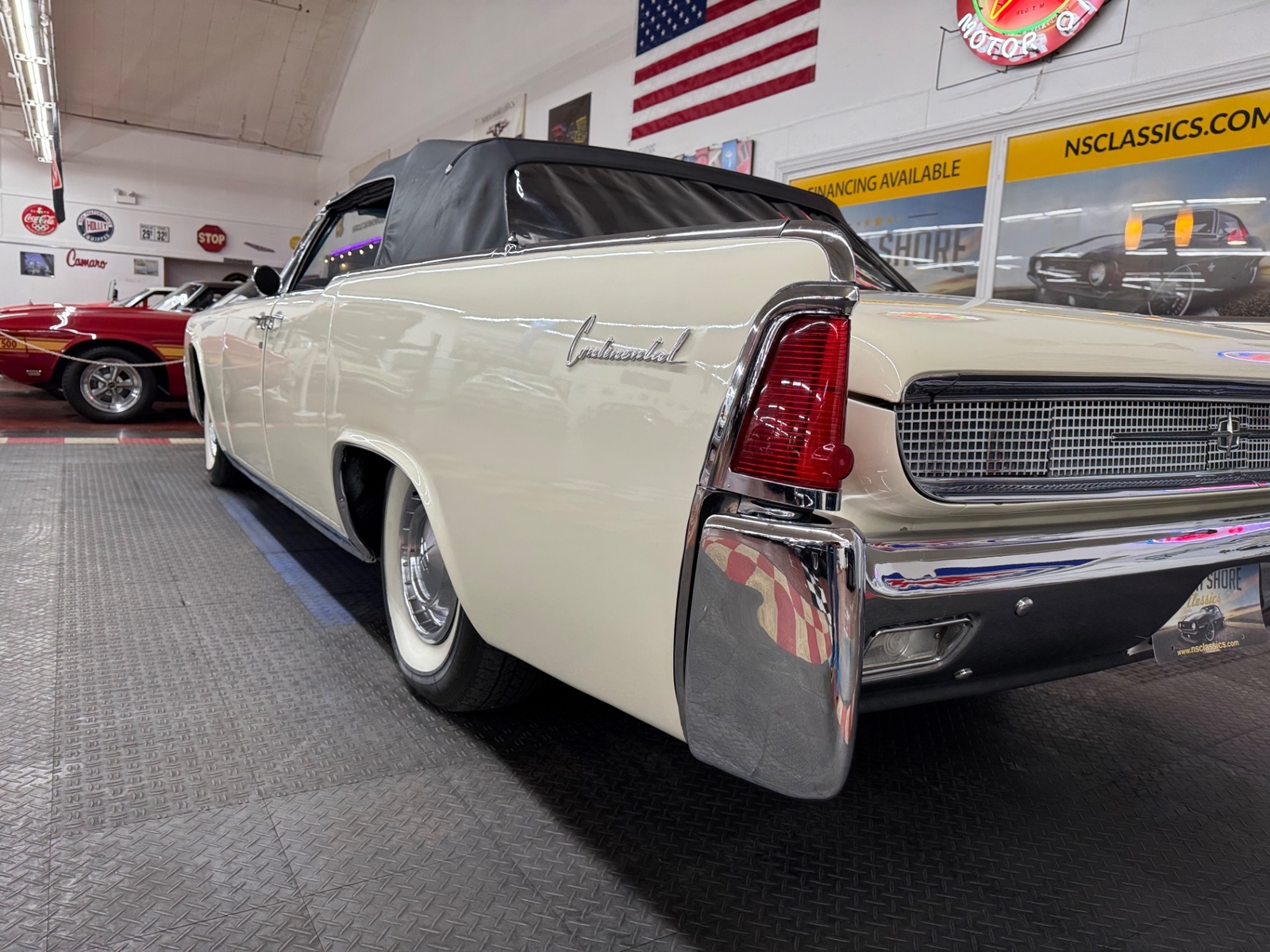 Lincoln-Continental-1961-4-Door-29