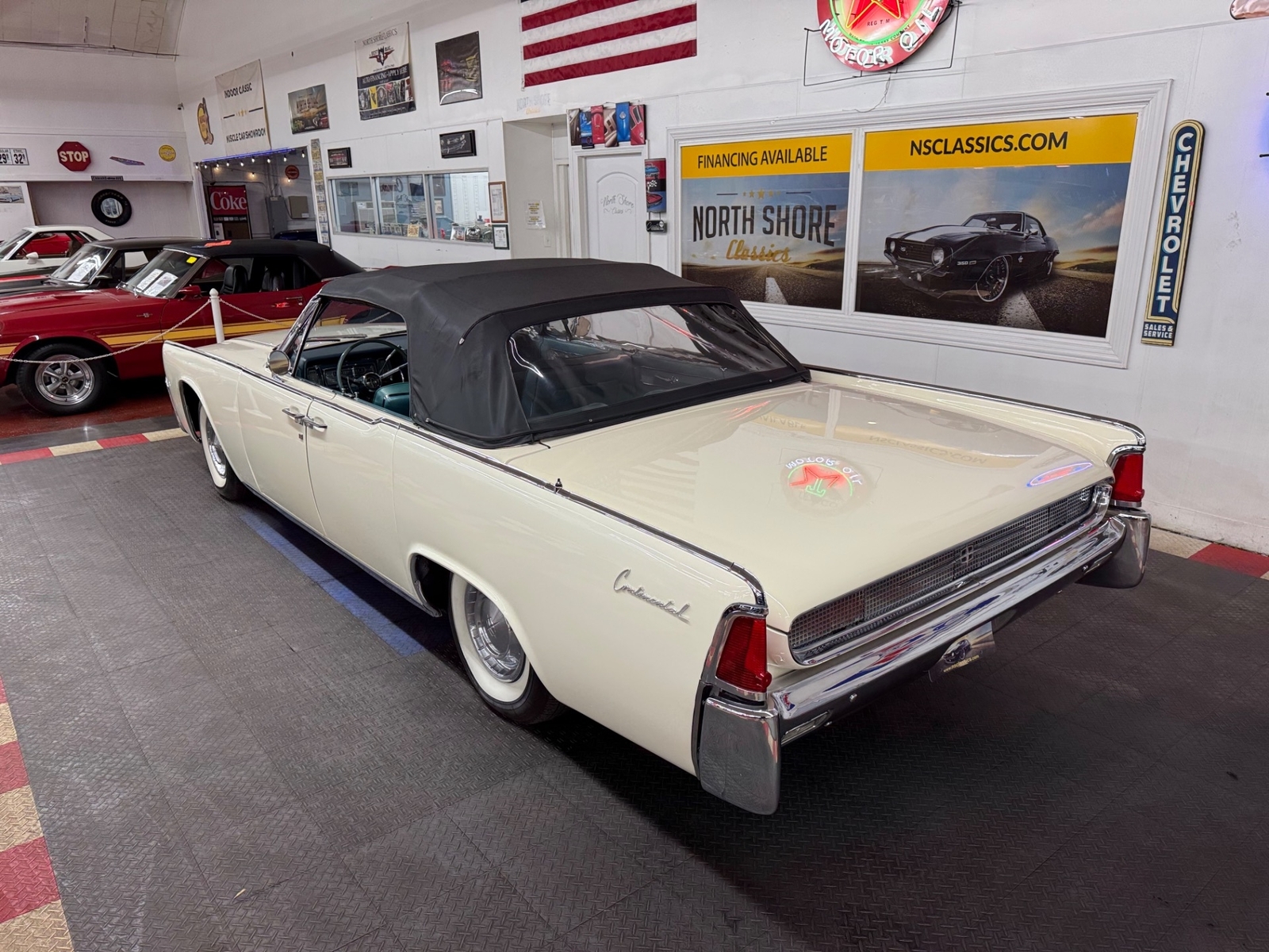 Lincoln-Continental-1961-4-Door-3