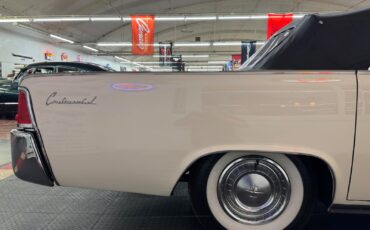 Lincoln-Continental-1961-4-Door-32