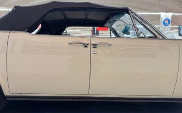 Lincoln-Continental-1961-4-Door-33