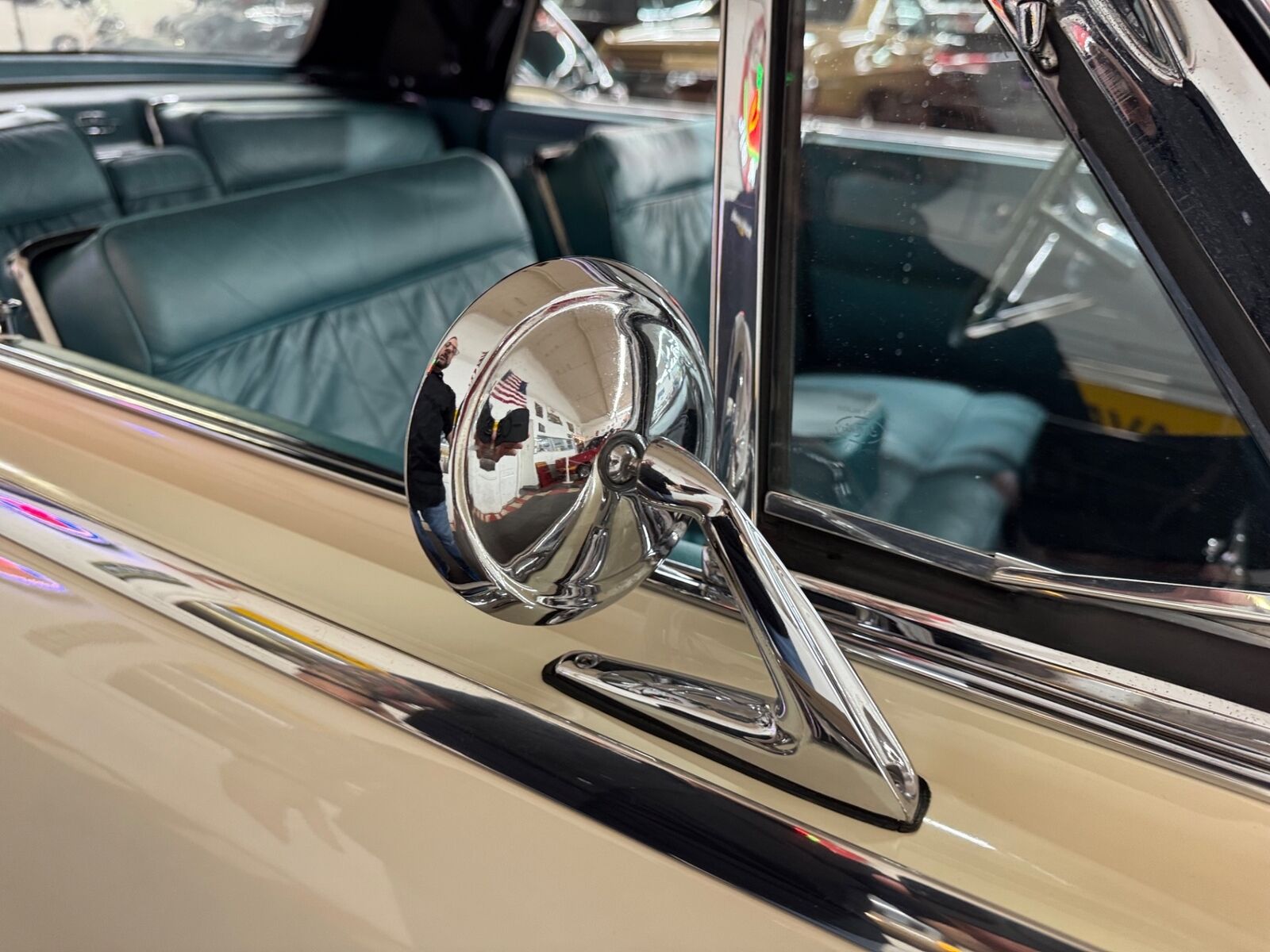 Lincoln-Continental-1961-4-Door-35