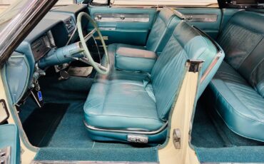 Lincoln-Continental-1961-4-Door-38