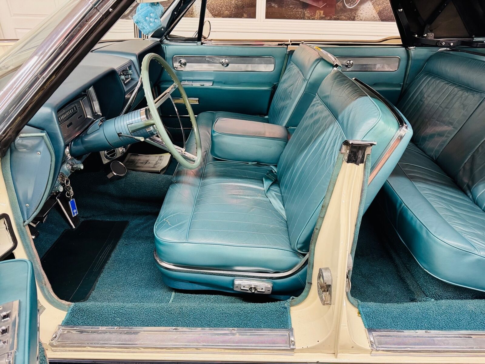 Lincoln-Continental-1961-4-Door-38