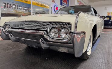 Lincoln-Continental-1961-4-Door-8