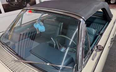 Lincoln-Continental-1961-4-Door-9