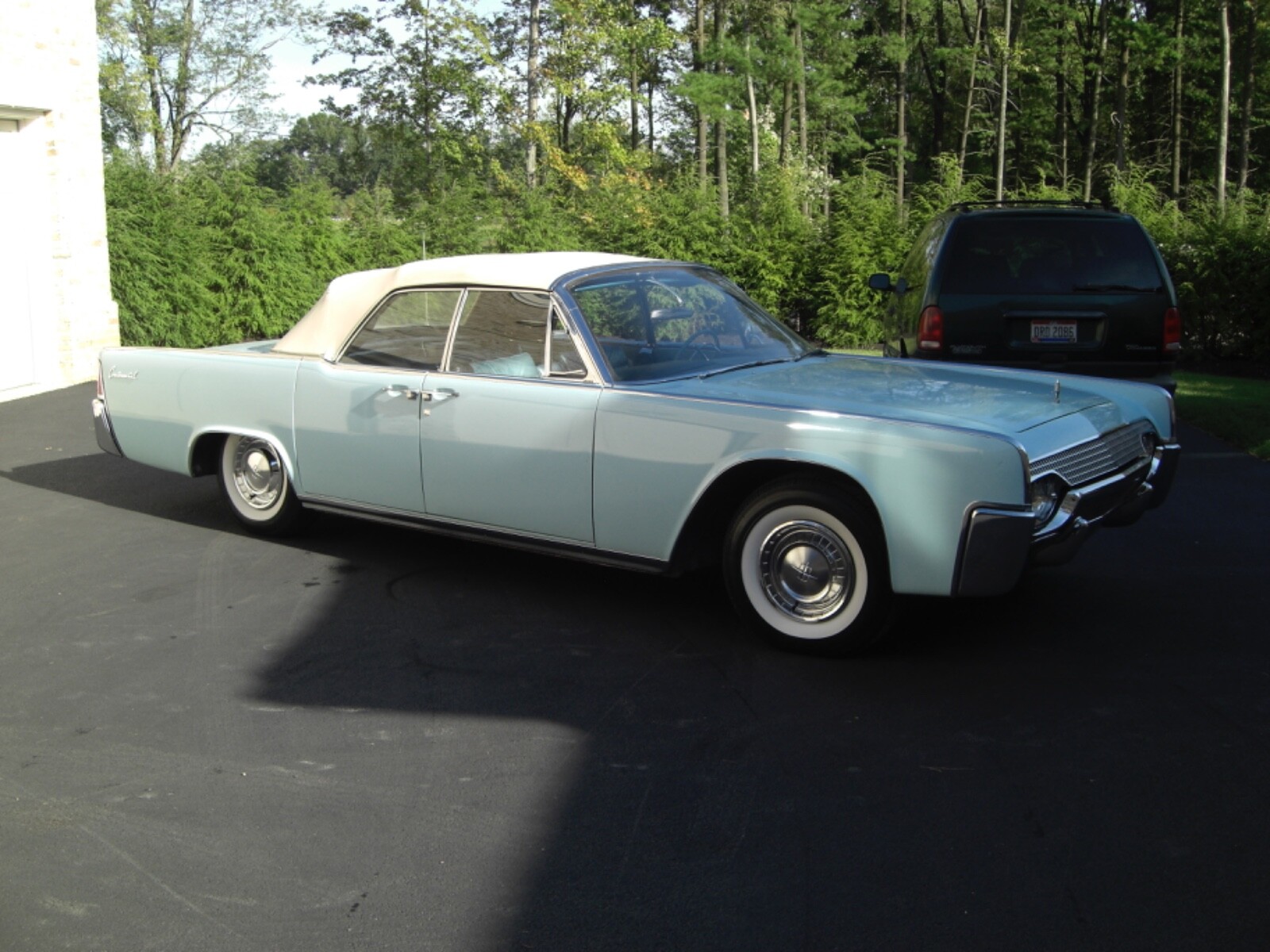 Lincoln-Continental-1961-Convertible-1
