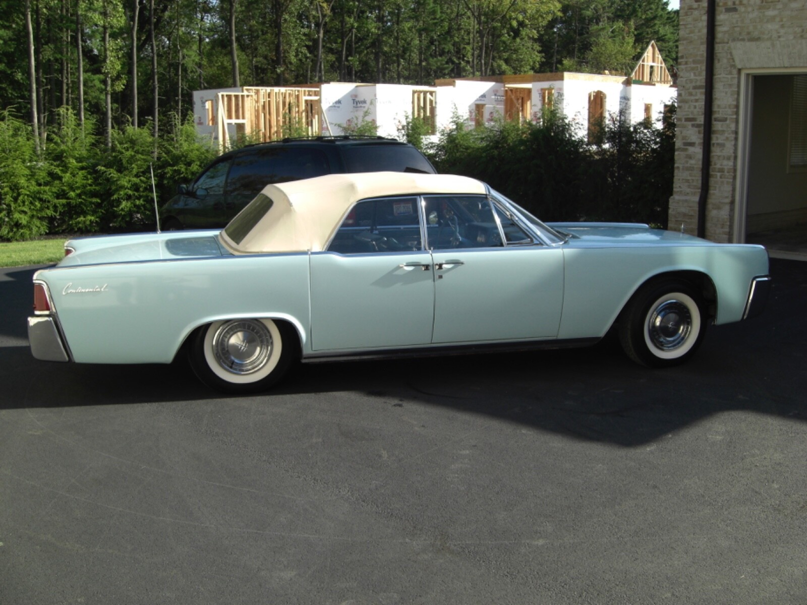 Lincoln-Continental-1961-Convertible-2