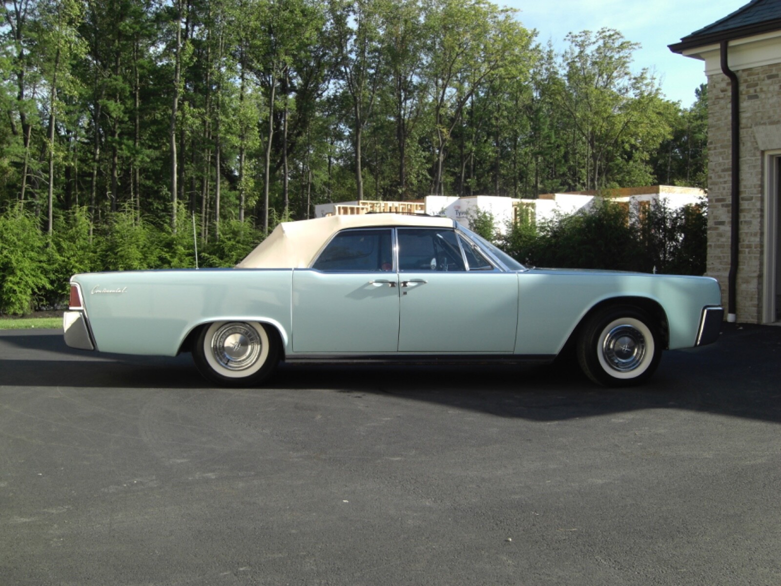 Lincoln-Continental-1961-Convertible-3