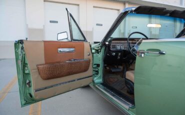 Lincoln-Continental-1965-4-Door-10