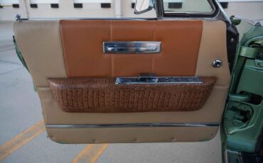 Lincoln-Continental-1965-4-Door-11