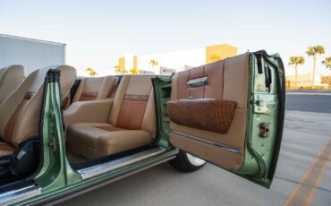 Lincoln-Continental-1965-4-Door-16